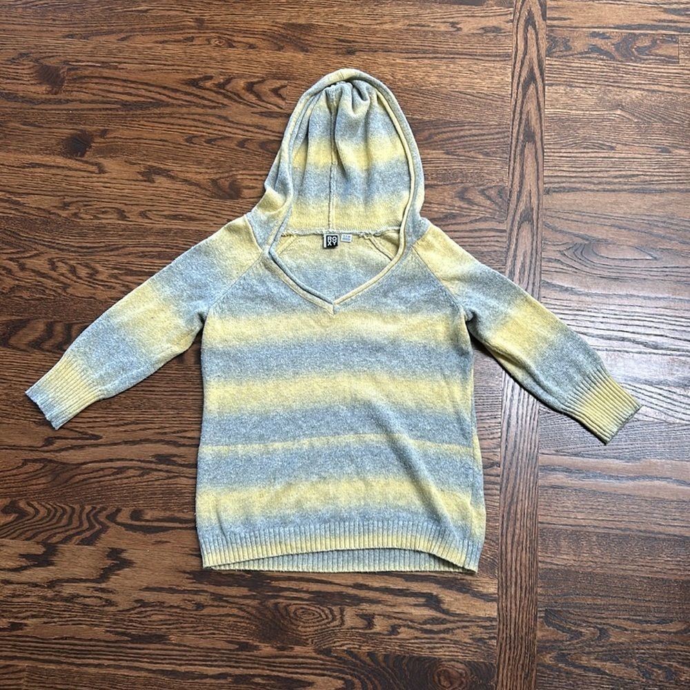 Roxy 3/4 sleeve hoodie size small